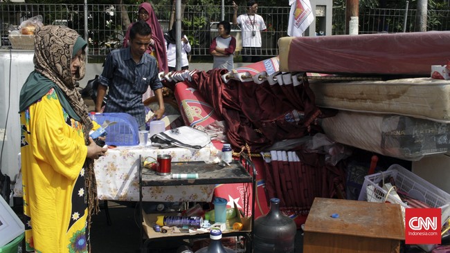 Salah satu bangunan yang dibongkar adalah Panti Asuhan Sohibul Istiqomah yang menampung 15 anak perempuan dan sudah berdiri selama 10 tahun.