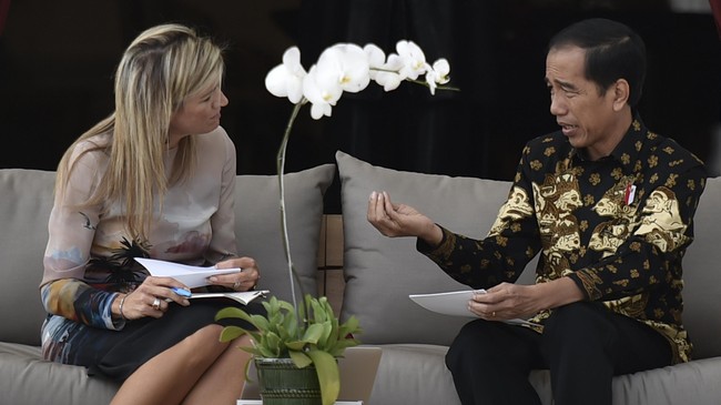 Presiden Joko Widodo menyebut penyederhanaan sistem dan kemudahan perizinan bagi pelaku jasa keuangan menjadi kunci utama untuk menggenjot inklusi keuangan.