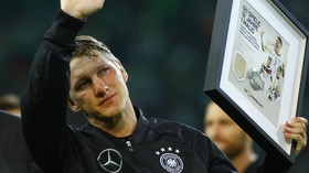 Kian Terbuang, Schweinsteiger Dilarang Main di Tim Cadangan