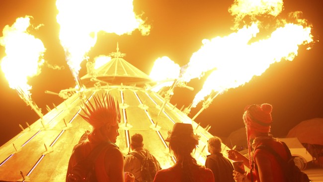 Sejumlah kendaraan ini sudah pasti akan gagal melewati standar keselamatan jalanan, namun dipastikan memenuhi standar Departemen Kendaraan Mutan Burning Man.