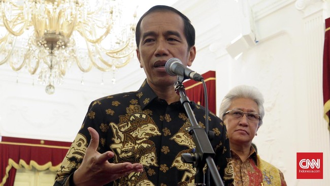Jokowi mengungkapkan bahwa layanan BlackBerry Messenger sudah dimiliki 100 persen oleh Indonesia sehingga bisa dijadikan platform asli Indonesia.