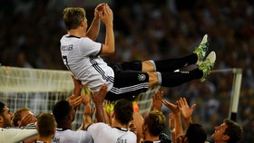 Perpisahan Schweinsteiger Berakhir Manis