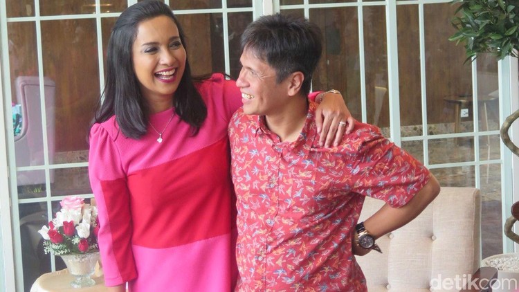 Shahnaz Haque punya cara tersendiri menciptakan kebahagiaan di tengah kesibukan pekerjaannya dan menjadi seorang ibu. Simak ceritanya berikut ini ya, Bun.