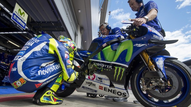 Valentino Rossi adalah pebalap tertua di MotoGP musim ini. Pebalap termuda Jack Miller lahir pada 1995, atau satu tahun sebelum Rossi melakoni debut.