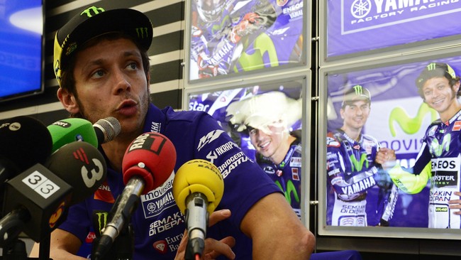 Valentino Rossi mengakui kegagalan Yamaha dalam merebut gelar juara dunia adalah karena mereka tak bisa mengimbangi Honda soal pengembangan mesin.