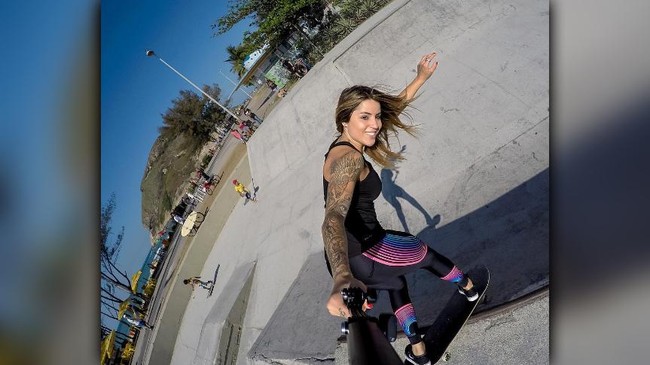 Skater profesional perempuan berkebangsaan Brasil, Leticia Bufoni, mengaku akan aneh ketika bermain skateboard di Olimpiade yang harus menggunakan seragam.