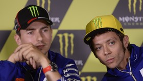 Reaksi Pertama Rossi Tahu Lorenzo Hengkang: Ah, Bagus!