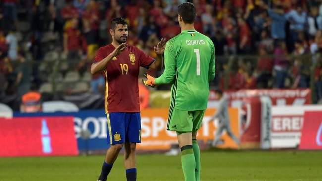 Diego Costa menganggap media Spanyol sering memberikan kritikan karena dirinya pemain naturalisasi dan bukan memperkuat Real Madrid atau Barcelona.