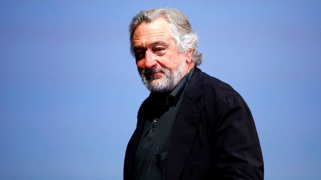 Sebagai pengkritik Donald Trump, Robert De Niro menjadi target teror paket bom ke sejumlah tokoh di AS. Ia mengajak warga melawan dengan menggunakan hak pilih.