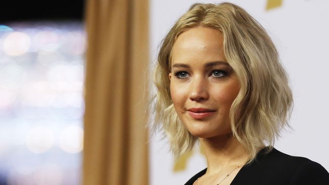Jennifer Lawrence sempat berujar akan rehat demi ikut lembaga sosial. Namun perwakilan resminya mengatakan aktris itu tak akan rehat karena banyak proyek.