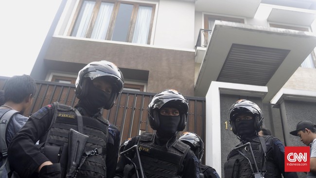 Polisi hendak mencari tahu dari mana modal yang digunakan oleh AJ dan S untuk membayar 15 orang pengacara pendampingnya.