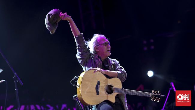 Musisi Iwan Fals merespons keputusan Kapolri Jenderal Listyo Sigit Prabowo yang mendukung penuh acara konser musik hingga pekan olahraga.