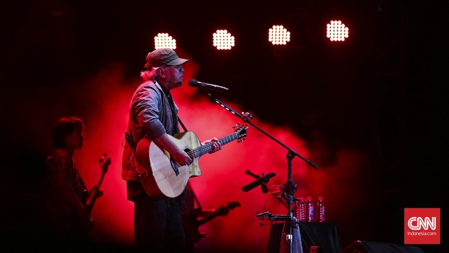 Konser Iwan Fals, Suara Lantang Sang Legenda
