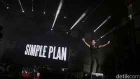 Taburan Pujian Simple Plan untuk Indonesia