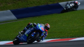 Espargaro: Vinales Akan Kalahkan Rossi Musim Depan