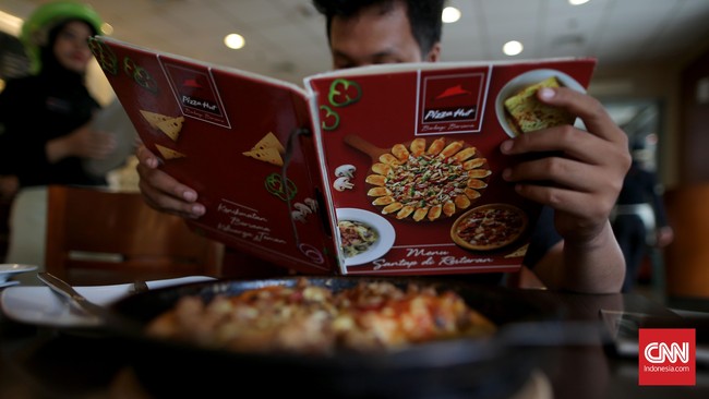 PT Sarimelati Kencana Tbk, pemegang lisensi Pizza Hut di Indonesia, bakal membuka 124 gerai baru hingga 2019 mendatang.