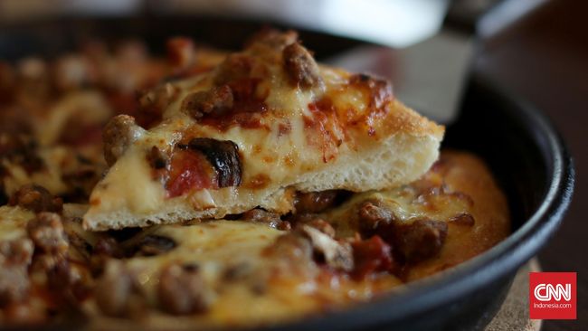 Selain air mineral, peserta maraton juga bakal diberi potongan pizza di sepanjang rute larinya. Setelahnya, ada pesta yang juga bertema pizza.