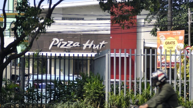 Restaurant Pizza Hut di Jalan Matraman, Jakarta, Minggu, 4 September 2016. CNN Indonesia/Djonet Sugiarto