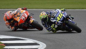 Peluang Terakhir Rossi Kejar Marquez?