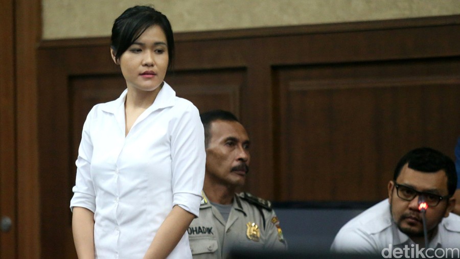 Ahli Patologi Forensik dari Universitas Queensland, Profesor Beng Ong menjadi saksi meringankan Jessica Kumala Wongso dalam persidangan di Pengadilan Negeri Jakarta Pusat, Jl Bungur Besar Raya, Jakarta Pusat, Senin (5/9/2016).