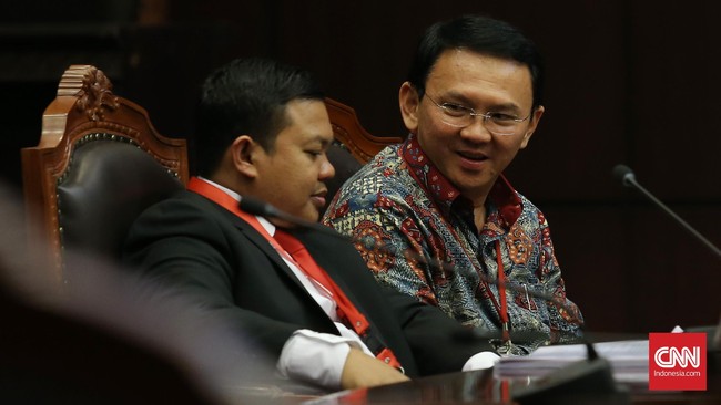 Pada sidang uji materi terkait aturan cuti petahana, pemerintah berkeras kepala daerah berpotensi menyalahgunakan kewenangan untuk kepentingan politik.