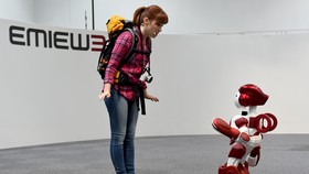 Bandara Jepang 'Pekerjakan' Robot untuk Bantu Pengunjung