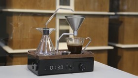Desainer Inggris Ciptakan Jam Alarm dengan Penyeduh Kopi