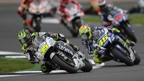 Crutchlow: Kepala Saya Dihantam Rossi, Kaki Ditabrak Marquez