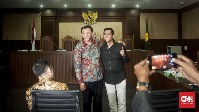 Beberapa anggota DPRD DKI diduga meminta Rp50 miliar kepada Chairman Agung Sedayu Group Sugianto Kusuma sebagai imbalan percepatan raperda reklamasi.
