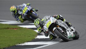 Crutchlow Masih Tak Percaya Bisa Duel Lawan Marquez dan Rossi