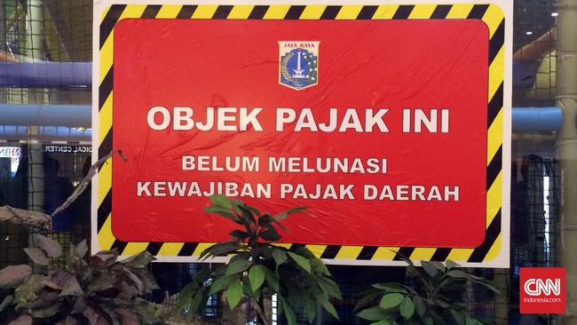 Dinas Pelayanan Pajak DKI Jakarta Pusat menyatakan Restoran Sari Ratu dan tempat hiburan anak Lollipops menunggak pajak daerah sehingga diberikan peringatan.