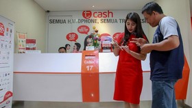 Sejumlah Pejabat Telkomsel Turun Layani Pelanggan