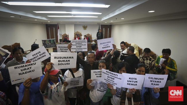 Pemerintah Provinsi DKI Jakarta masih melakukan pembongkaran pemukiman warga Kampung Duri yang tinggal di bantaran Sungai Ciliwung.