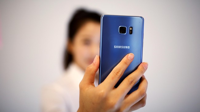 Samsung agaknya mesti bersabar bila ingin mengembangkan Galaxy S8. Pasalnya, insiden Note 7 menjadi salah satu penyebab utamanya.