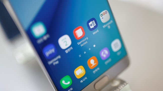 Laporan terbaru yang beredar menyebutkan Samsung kemungkinan menyiapkan Galaxy S8 sebagai pengganti perangkat Note 7 yang gagal di pasar kepada konsumen.