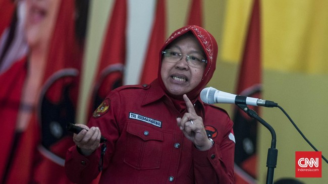 Wali Kota Surabaya Tri Rismaharini terbang ke Bengkulu memenuhi undangan KPK, alih-alih mengikuti pengumuman resmi PDIP tentang calon gubernur DKI.