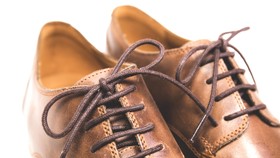 Sepatu Moncong Sepanjang 75 cm Bantu Jaga Jarak Fisik