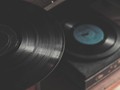 Playlist Lawas Pelipur Lara kala Isolasi Diri di Rumah