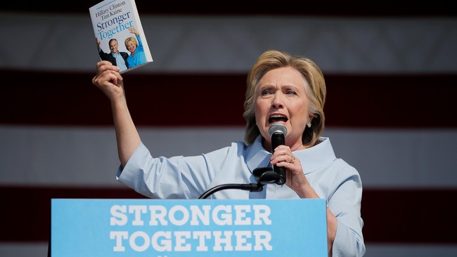 Capres AS dari Demokrat, Hillary Clinton, akan melanjutkan kampanye setelah rehat selama beberapa hari akibat didiagnosis menderita pneumonia.