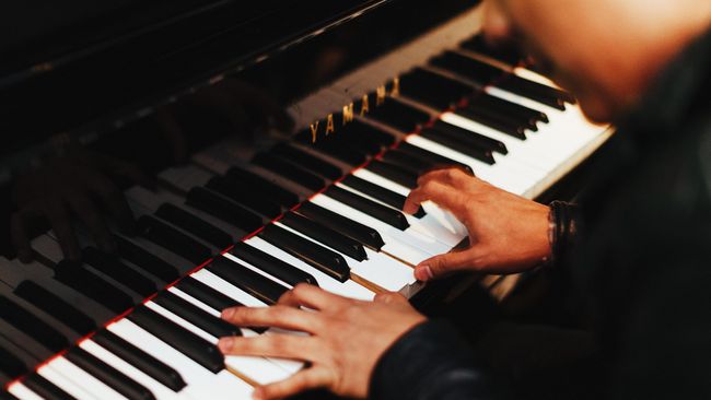Bukan sampo, sabun, atau sendal hotel. Ternyata ada saja tamu yang membawa pulang kasur sampai grand piano.