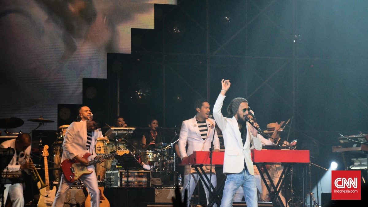 Kolaborasi Atraktif D'Essentials of Groove