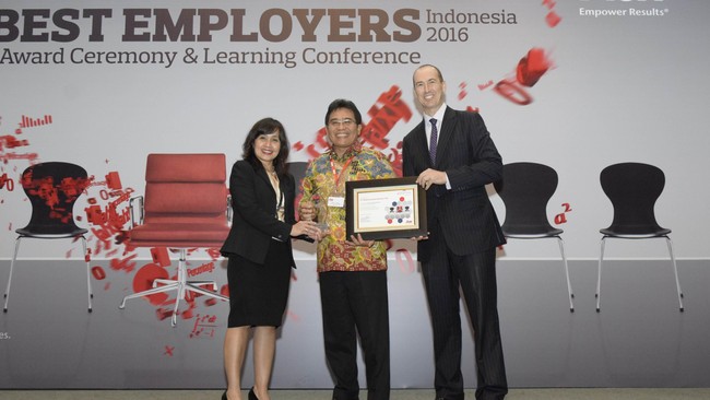 PT Telkom Indonesia (Persero) Tbk (Telkom) berhasil meraih predikat Best Employer dan Best of The Best Employers dalam ajang AON Best Employer 2016.