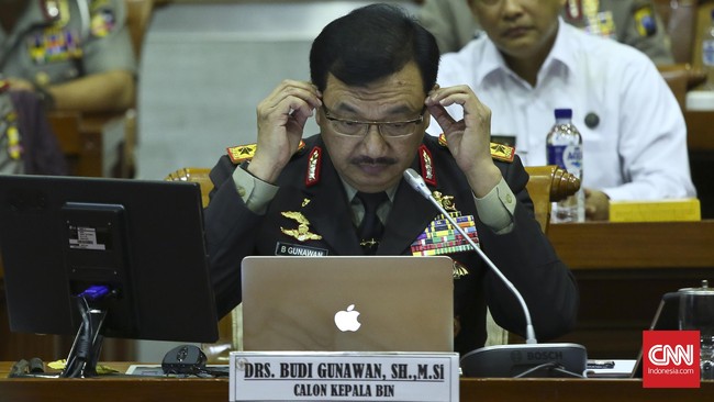 Tak butuh waktu lama untuk meyakinkan Komisi I DPR dalam uji kelayakan dan kepatutan. Budi Gunawan hanya menghabiskan waktu sekitar dua jam.