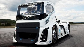Perusahaan China Beli Saham Truk Volvo