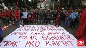 Aksi Massa Penolak Ahok di Markas PDIP