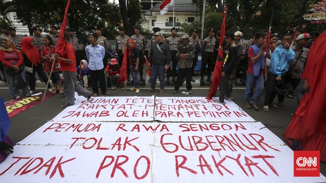 Untuk jangka pendek, 'perjudian politik' itu tentunya merujuk pada peluang Ahok, sapaan Basuki, dalam memenangkan Pilkada DKI Jakarta.