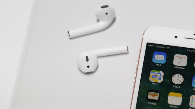 AirPods pertama kali digaungkan pada 29 Maret 2011. Kala itu, Apple mengajukan paten untuk headphone mirip EarPod yang bekerja tanpa kabel.