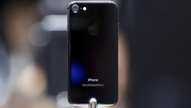 Meski menuai pro kontra terhadap perubahan iPhone 7 dan 7 Plus, analis memprediksi hal ini akan berpengaruh pada penawaran saham Apple.