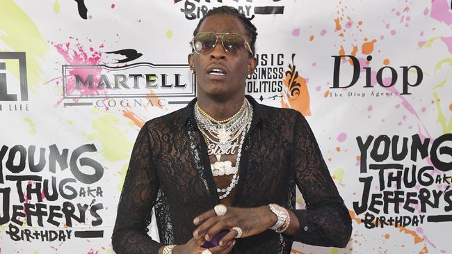 Karena kecintaannya yang tinggi pada kesempurnaan fesyen, rapper Young Thug berdiri di tengah show New York Fashion Week dan 'menghadang' model pria.
