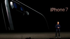 Sisi 'Kelam' iPhone Jet Black tanpa <i>Case</i>